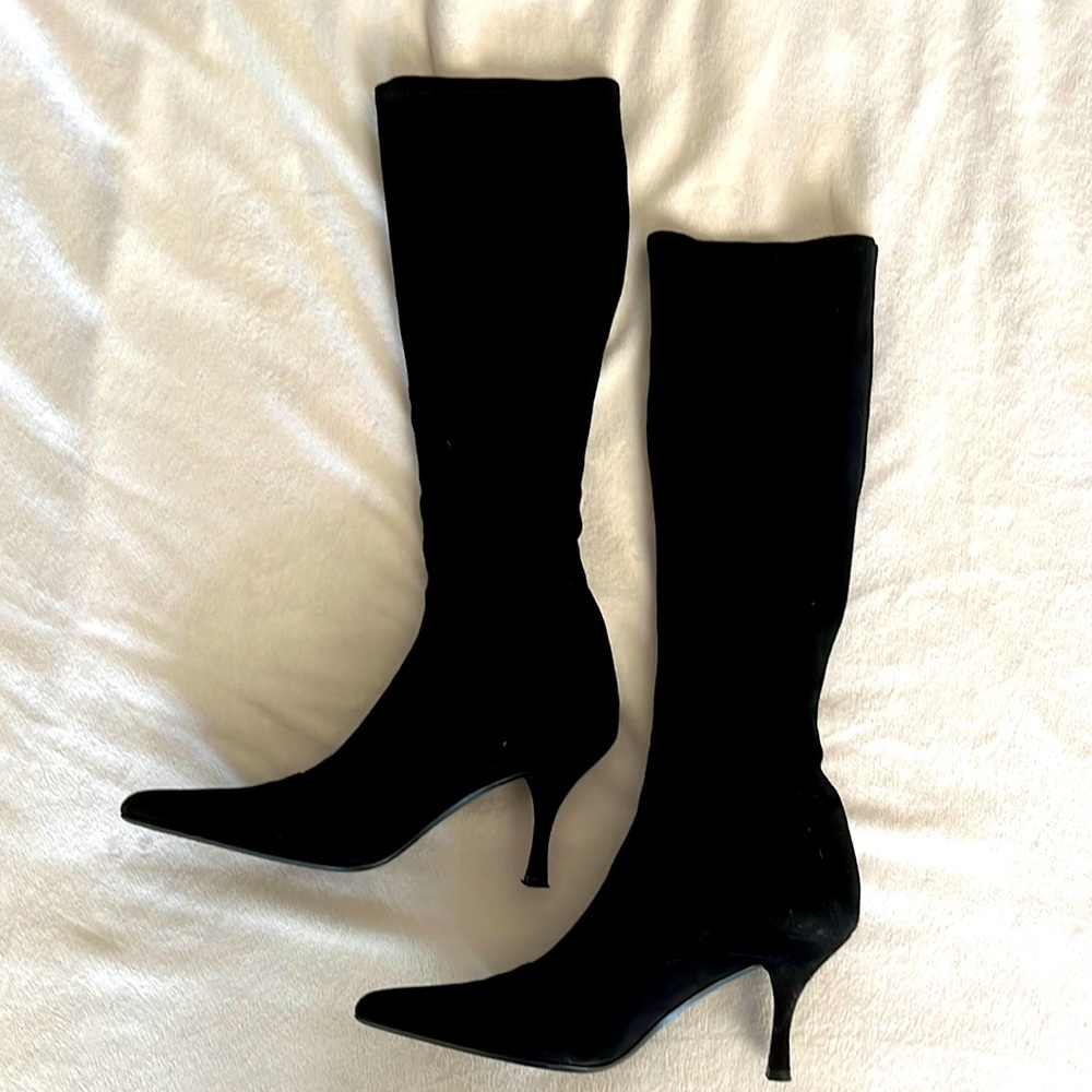Size 9/9.5 Narrow heeled Stuart weitzman boots. Staple piece, worn once.